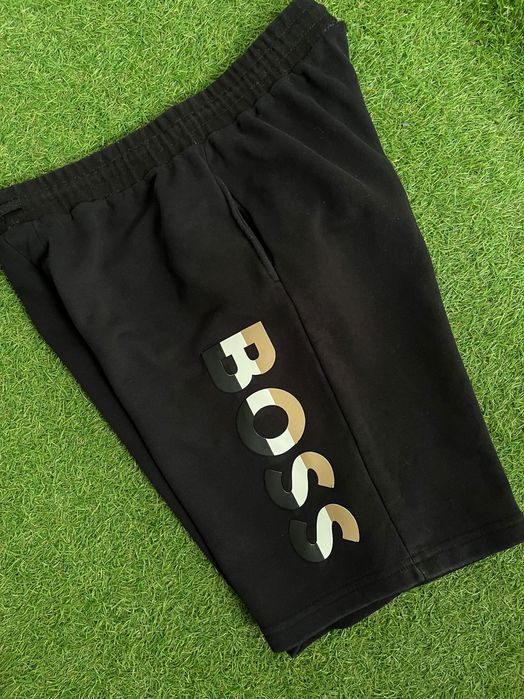 Мъжки къси панталонки : HUGO BOSS XXL