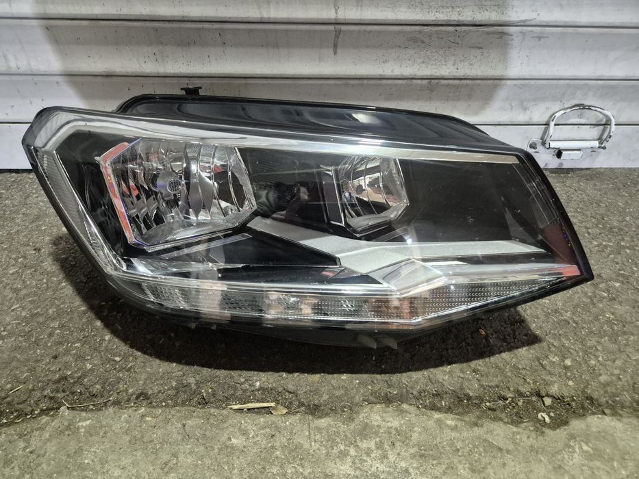 Десен фар VW Caddy Фолксваген Кади фарове