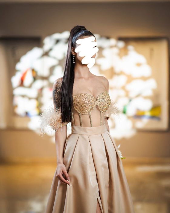 Продавам бална рокля.