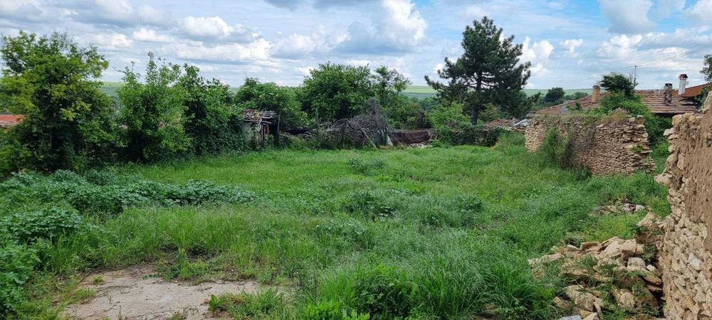 550-Продава се дворно място в село Пороище!