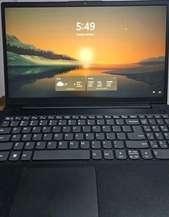 Лаптоп Lenovo V15 G4