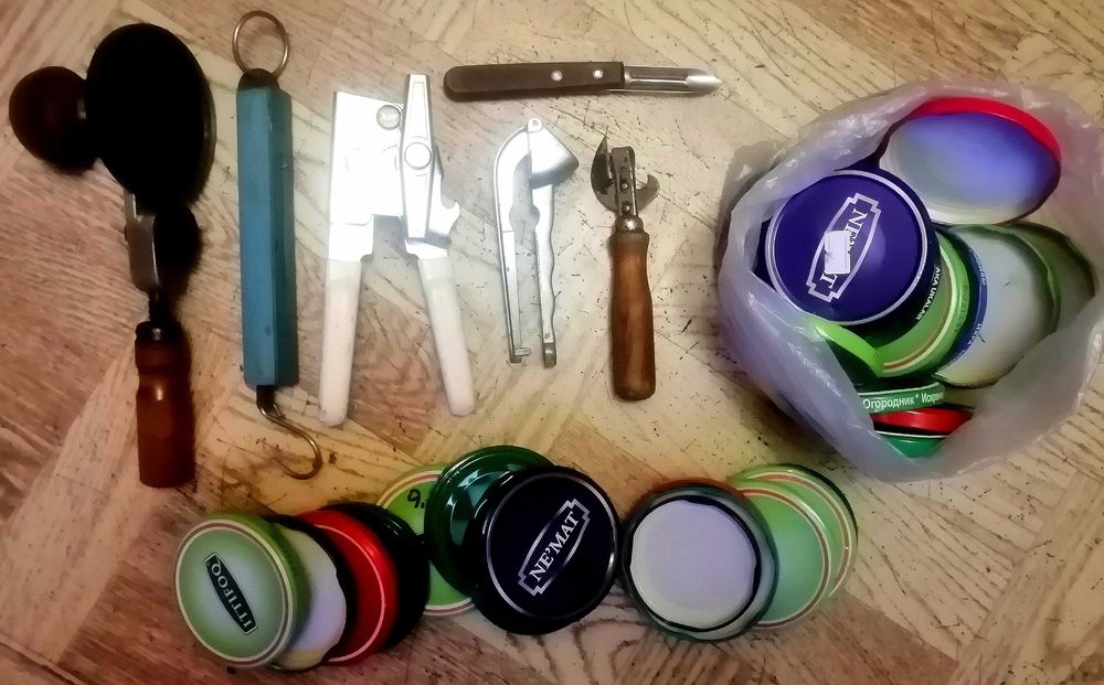 Ваза чашки вилки ложки посуда кухонная утварь хрусталь