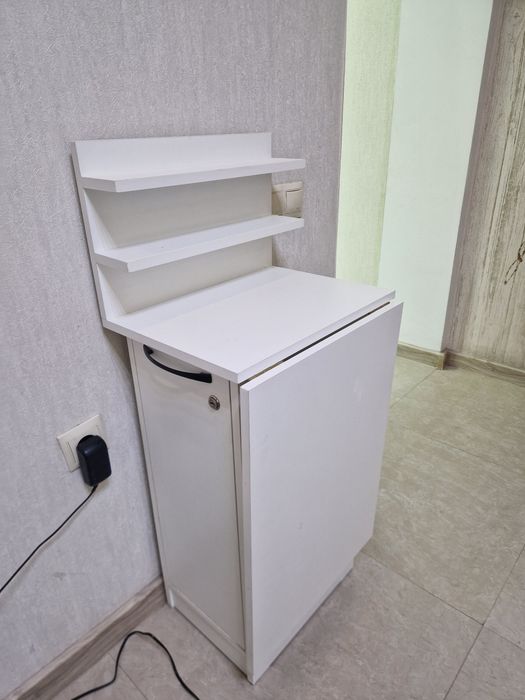 Продается маникюрный стол