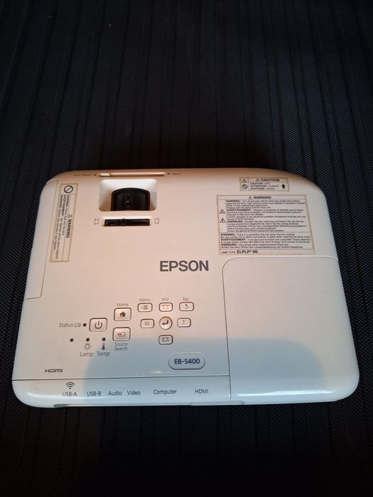 Продаю недорого рабочий проекторы Epson EB-S400!