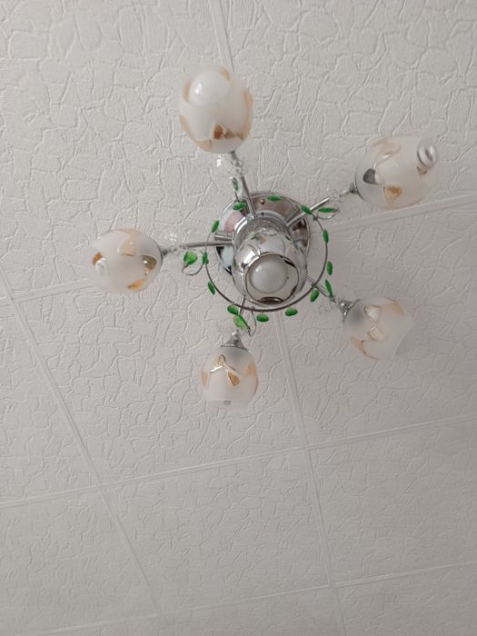 Продам   люстры.