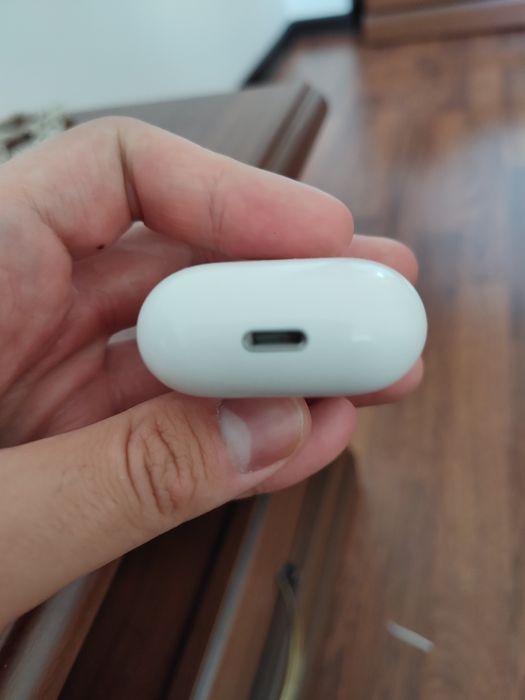 Продаю Airpods 1