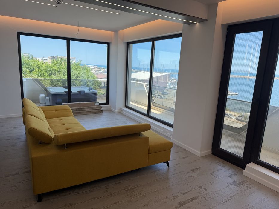 Apartamentul cu 3 camere , 2 băi si 3 terase + 2 locuri parcare si view direct spre portul turistic Mangalia