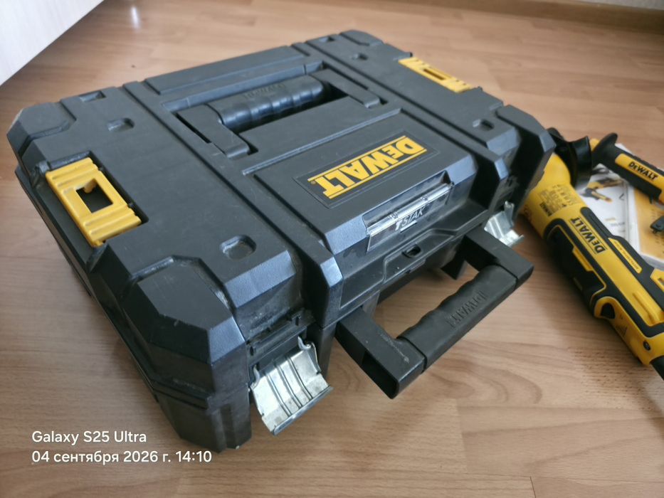Шлифмашина угловая DeWALT DWE4357