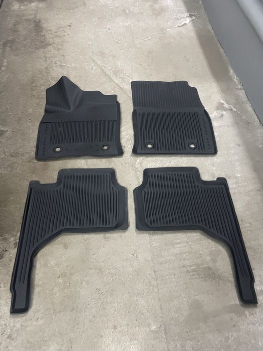 Оригинальные полики Land Cruiser 300