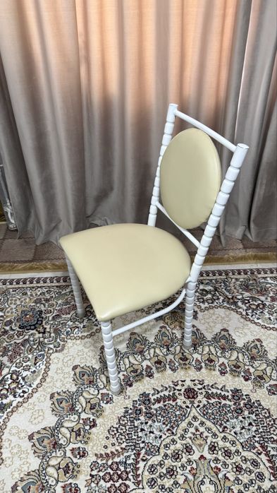 Стулья прочные удобные