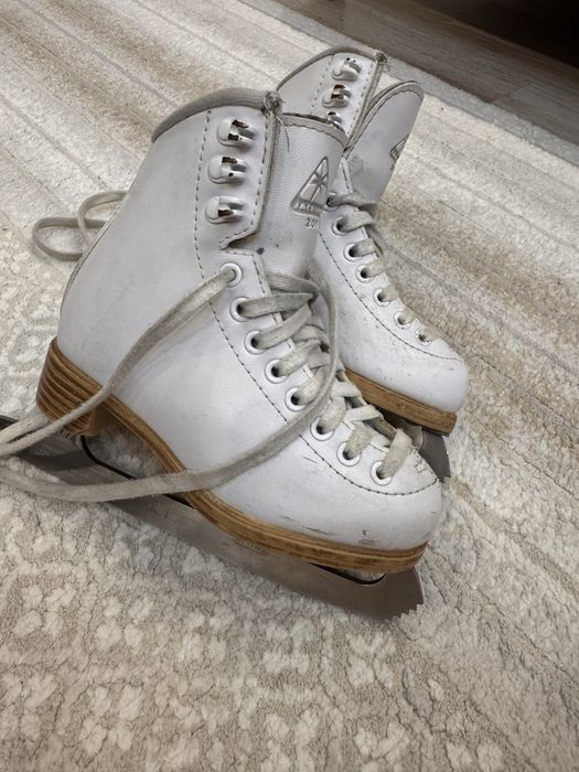 Фигурные коньки Jackson 200