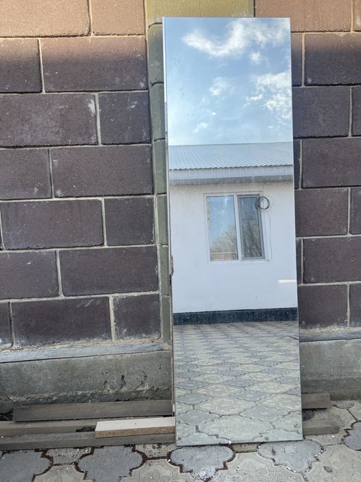 Продается зеркало размером 150х45 в кол-ве 2шт по 15000тенге за штуку.