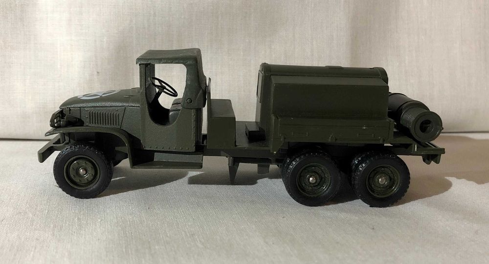 Macheta camion militar GMC CCKW 353 6x6 1 50 Solido originala