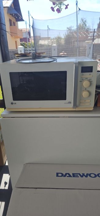 Cuptor cu microunde Lg