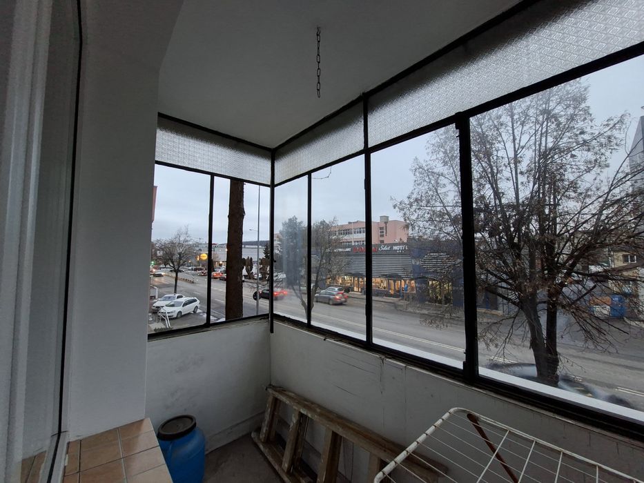 Vând apartament cu 3 camere la etajul 1 în Tudor,strada Livezeni