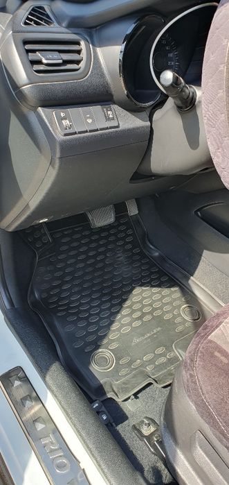 Полики оригинал  на кио рио 2013 года