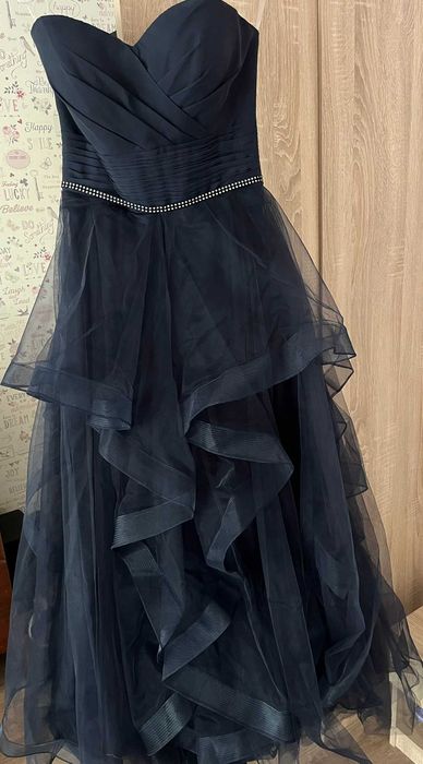 Елегантна бална рокля