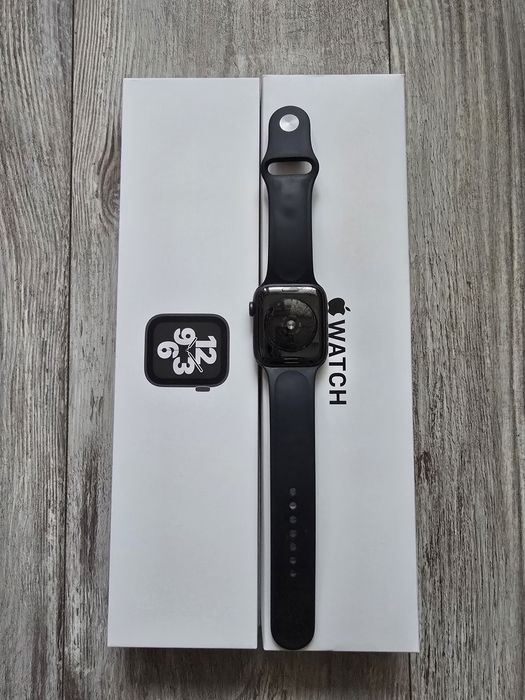 Apple Watch SE часовник