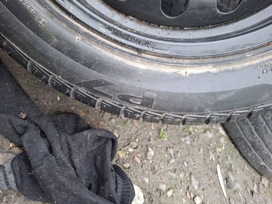 Vand roata rezerva R 17 cu anvelopa noua 215 55 17 pireli