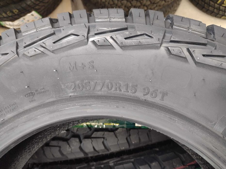 4бр.гуми всесезонни Roadcruza  205 70 15 RA1100 dot4824 цената е за бр