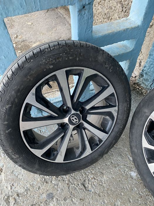 Продам диски со шинами Пирелли