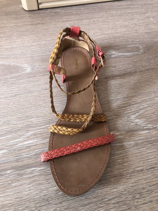 Продам босоножки