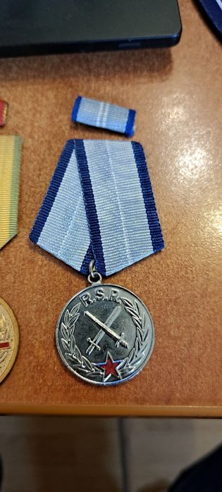 Medalii si decoratii comuniste