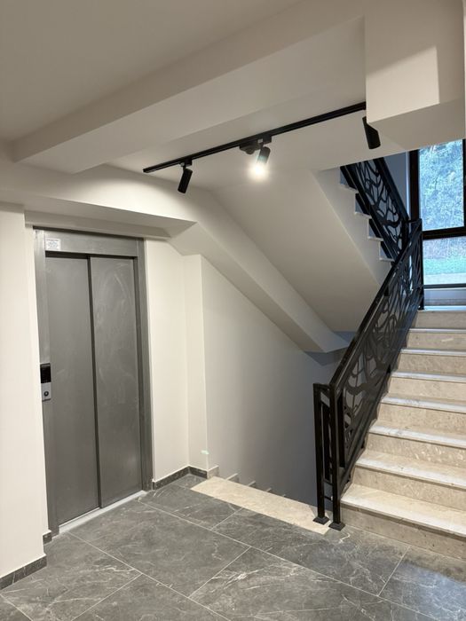 Дава се под наем Четиристаен апартамент в Асеновград - 160 кв.м за 1500 € - Снимка #2