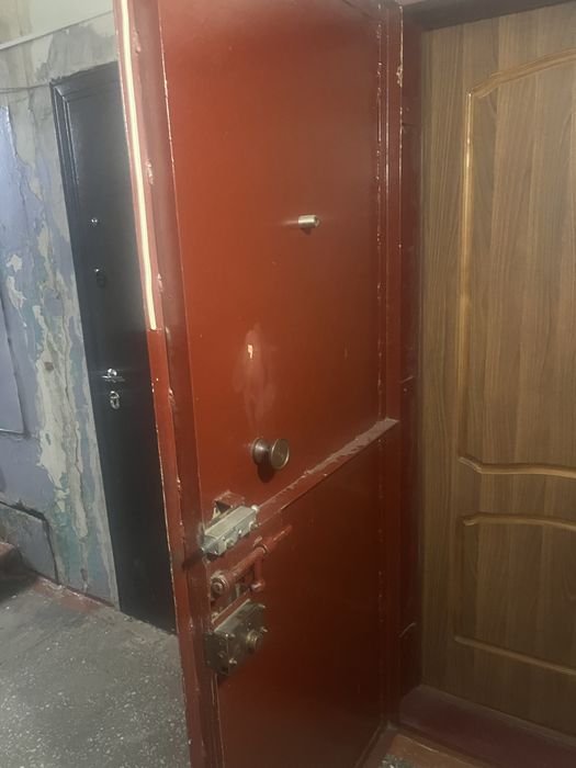 Продается металлическая дверь
