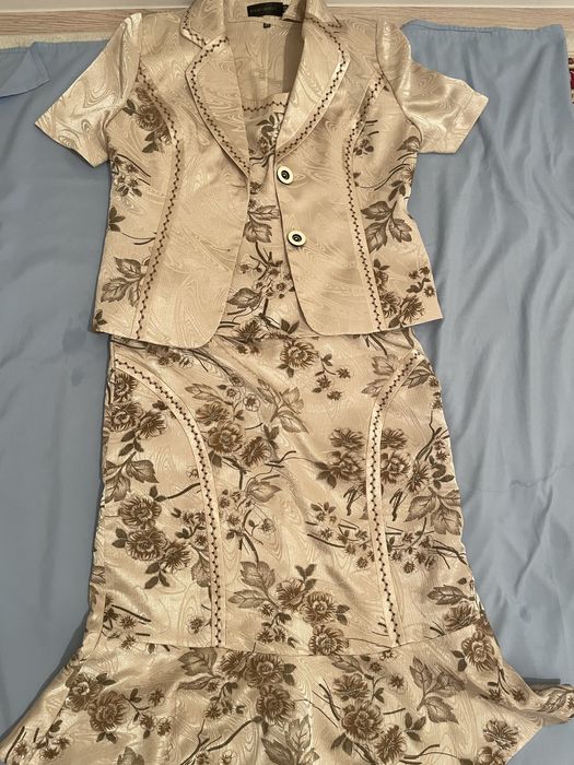 Әйелдерге арналған костюмдер. Өлшемі 46.