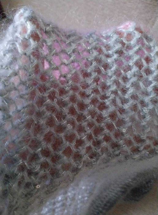 Шал, ажурен, ръчно плетиво мохер, пайети мек и топъл подарък огледалце