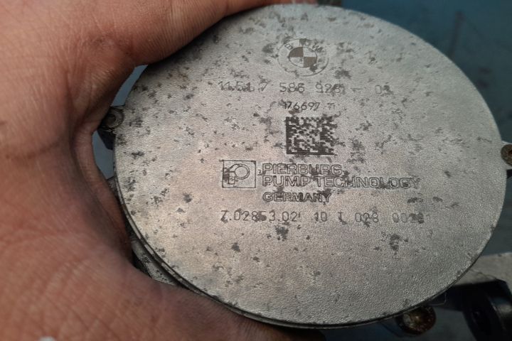 Pompa apa 702853 702853 BMW Seria 3 E93