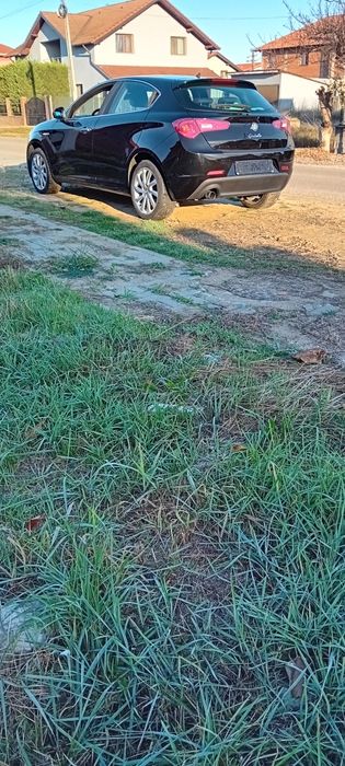 Vând  Alfa Romeo Giulita  an 2011 euro 5