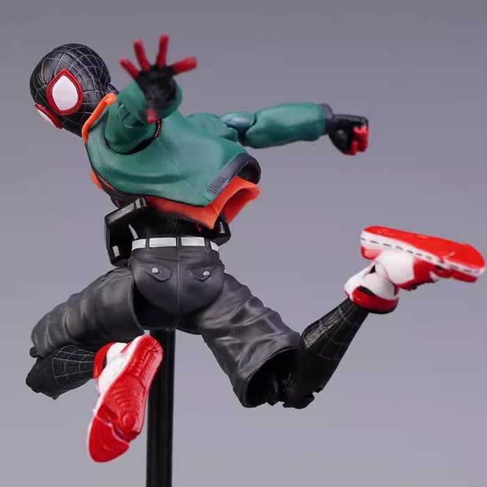 Figurina Spider-Man: Across The Spider-Verse, Peter NOUA SIGILATA