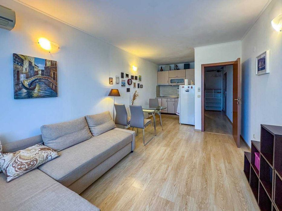 Комфортен двустаен апартамент с тераса в Rutland Bay, Равда