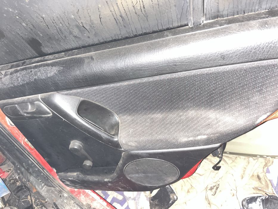 продам дверные карты на гольф 3