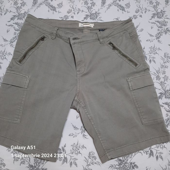 Pantalon scurt masura 44 H&M
