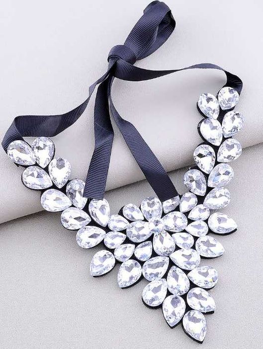 аксессуары женские на шею