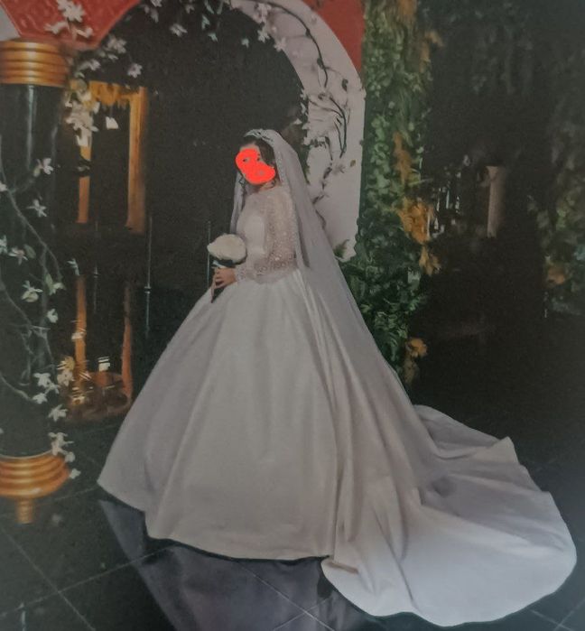 Oq koylak  yengi vecherniy koylak b/u