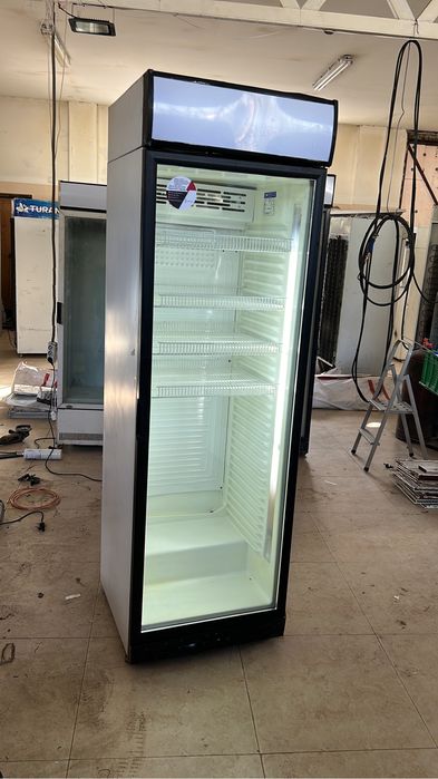 Витринный холодильник