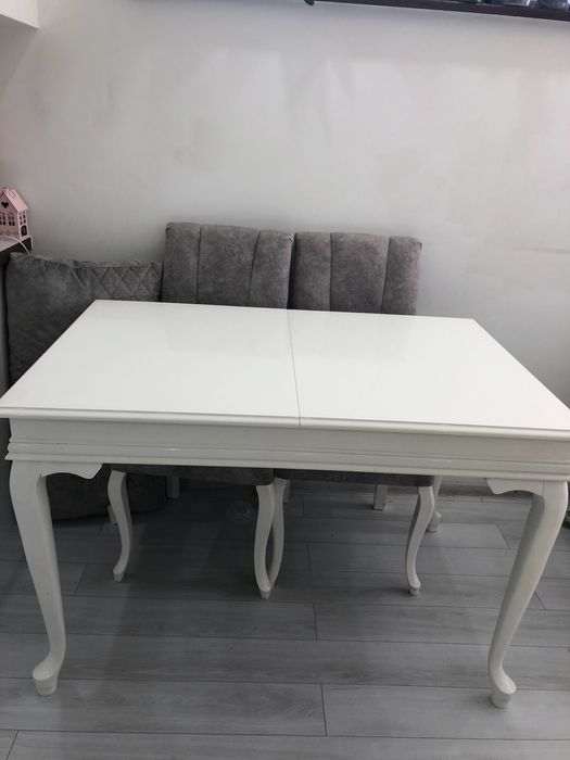 Комплект разтегателна трапезна маса с 6 стола