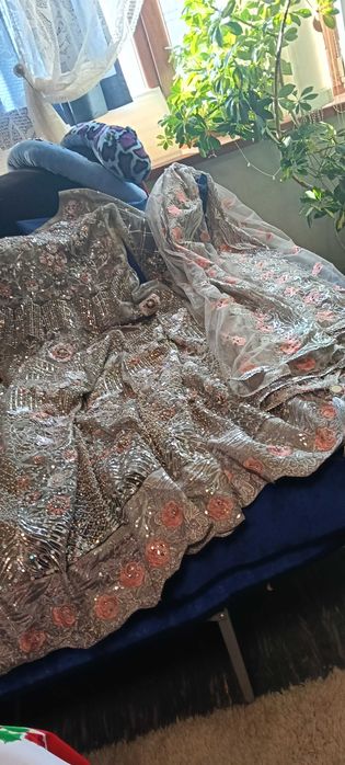 Официална рокля с бродерия