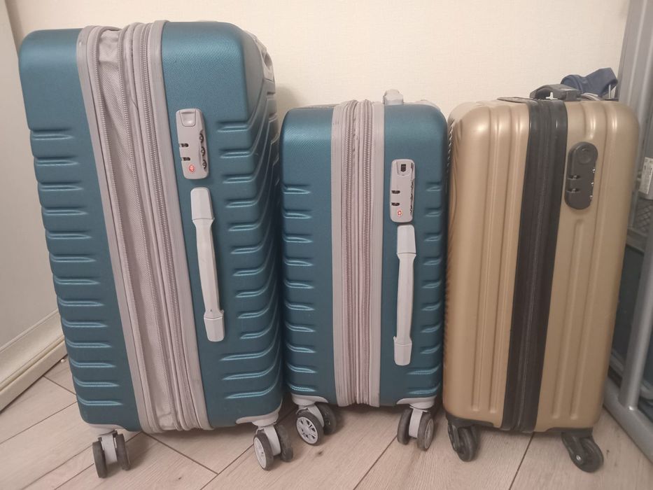 Продам б/у чемоданы