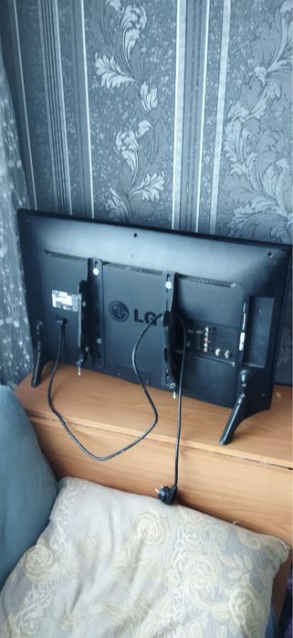 Телевизор в хорошем состоянии smart нету