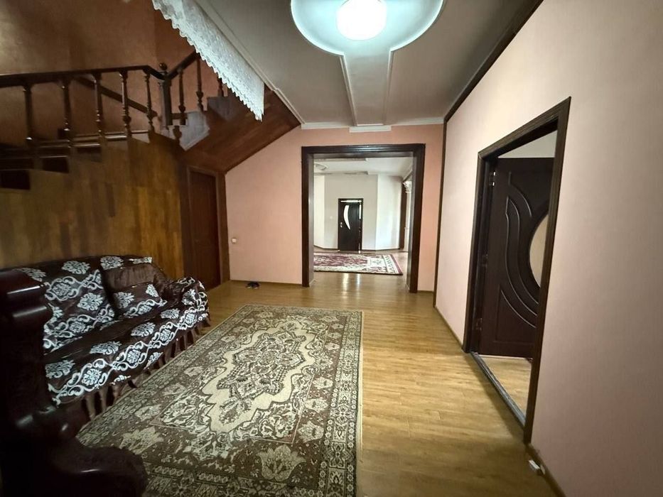 Центр Луначарский  7,1 сотик  5 комнат 2х  этажный участок