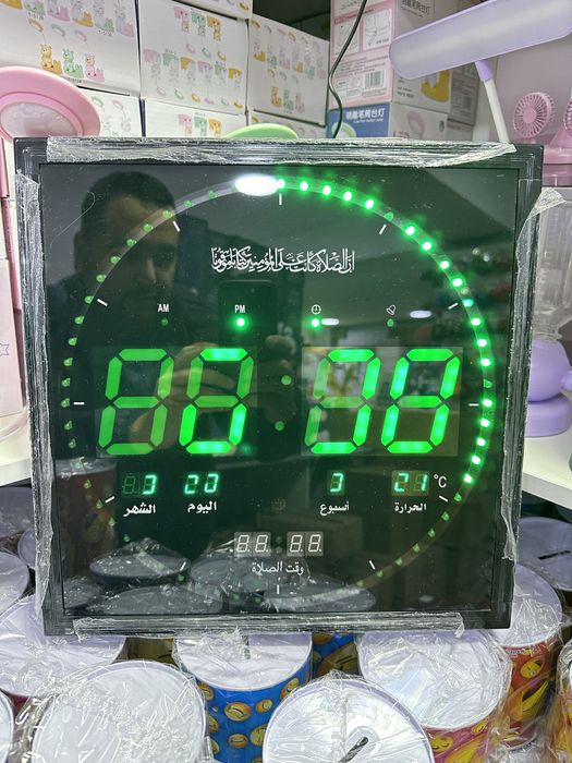 LED Часы цвета зелёный и красный! Доставка есть. Оптом!