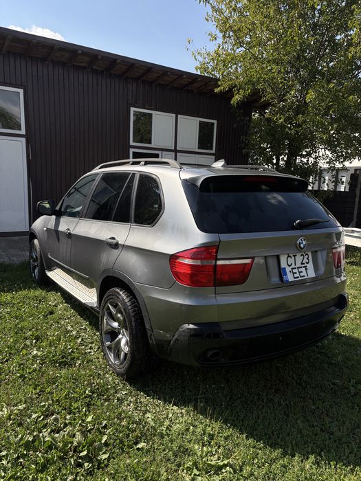 Vand Bmw X5 3.0 si/ Usor Avariat / Deplasabil pe rotii