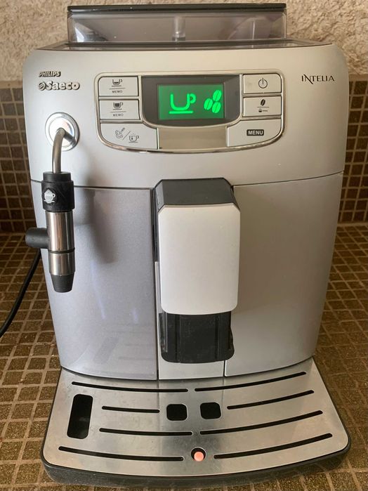 Автоматична кафе машина Philips Saeco Intelia HD8752/41.