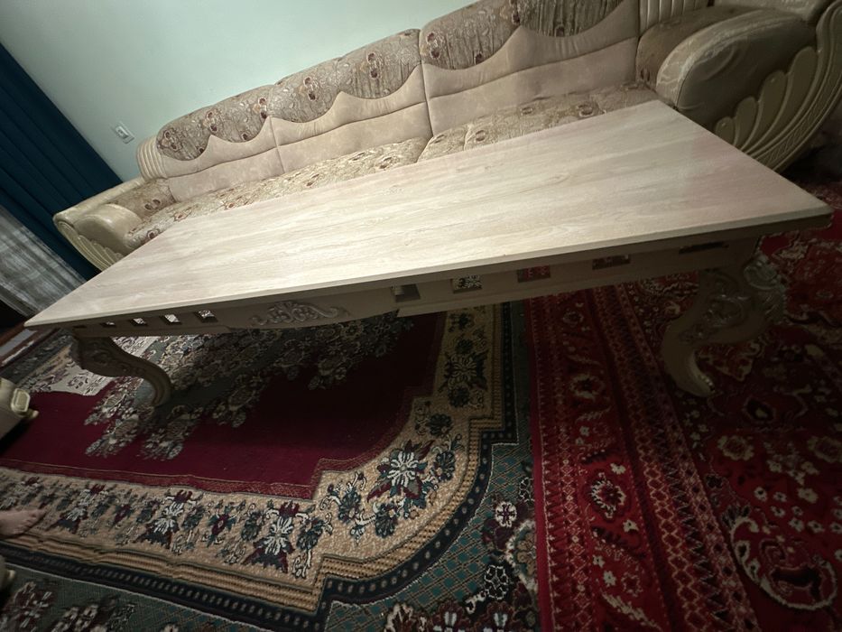 Продам мягкий уголок для зала со стол / Уголок сотаман столи билан