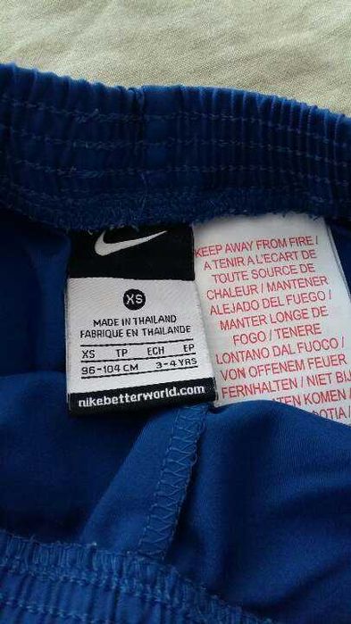 Детски  футболен екип и къси гащи